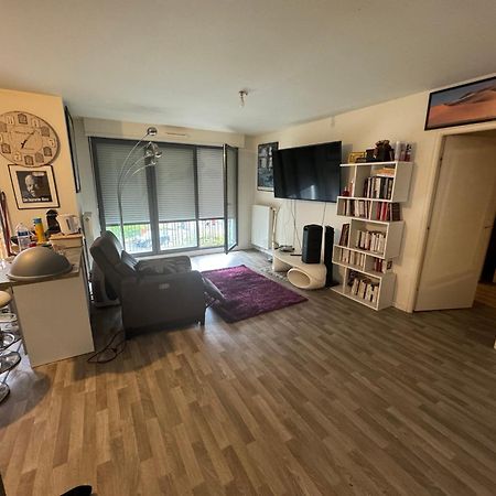 Grande Chambre 14 M2 Avec Salle De Bain Privative A Nanterre Prefecture Proche La Defense Arena Campus Sncf Et Paris Exterior foto